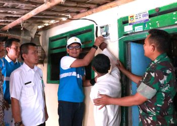 Rayakan HUT PLN ke-79, 170 Keluarga di Banten Dapat Bantuan Akses Listrik Gratis