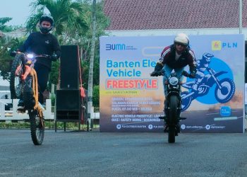 Melihat Ketangguhan Motor Listrik Saat Diajak Freestyle di Gelaran Banten Electric Vehicle