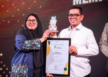 Program Sekolah Gratis, Gubernur Banten Andra Soni Sabet Penghargaan Ekbispar Award 2025
