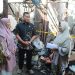 Tangis Haru Ibu Sawinah, Terima Bantuan Gaji Dewan Usai Rumahnya Terbakar