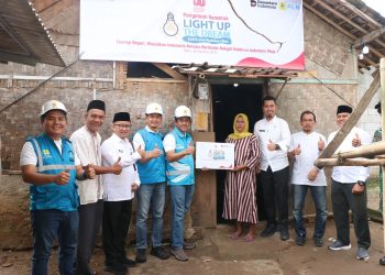 Kebahagian Maeni Saat PLN UID Banten Terangi Rumahnya