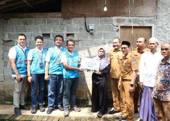 Menumpang Listrik ke Tetangga, Rumah Yayan Kini Tersambung Listrik PLN